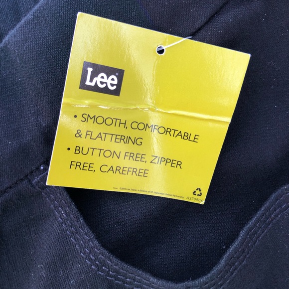 Lee StyleUp Natural Fit Embroidery Jean Capri size 24W Med NWT - Picture 5 of 15